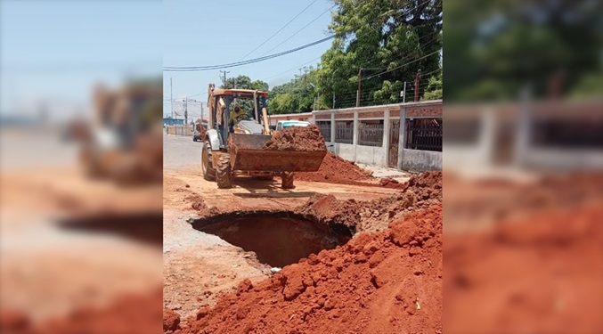 Alcaldía de Maracaibo repara socavón en La Macandona que tenía 18 años de olvido