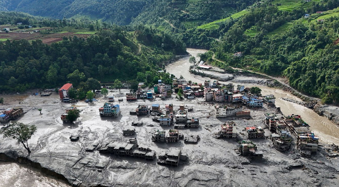 Nepal y China buscan a casi 1.400 desaparecidos tras catastrófica riada