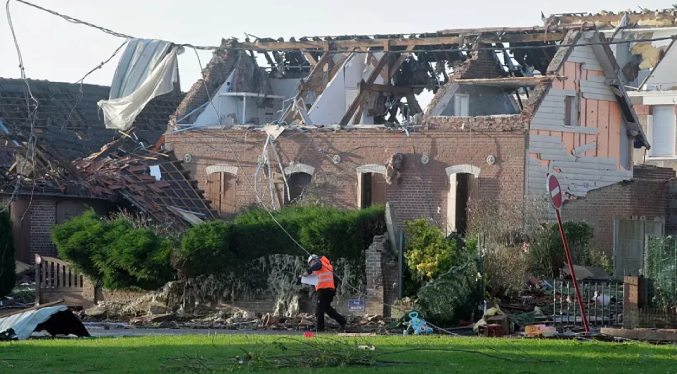 Tornado arrasa un pueblo en el sur de Francia, hiere a 39 y destruye 300 casas