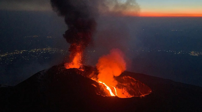 Turista de EEUU muere tras ser alcanzado por un rayo mientras caminaba en el Etna, Sicilia