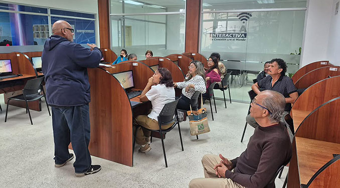 Gobernación impulsa la alfabetización tecnológica de adultos mayores a través de la Casa del Abuelo