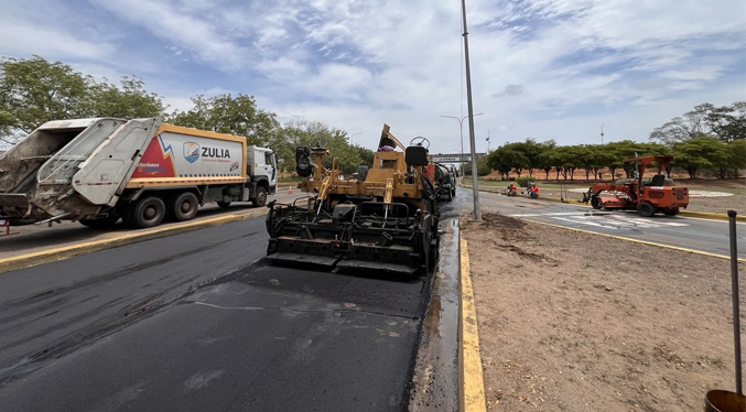Arranca obra de asfaltado en la vía al aeropuerto que conecta a Maracaibo con San Francisco