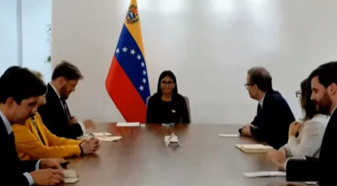 Delcy Rodríguez sostiene reunión con representantes de Human Rights Watch
