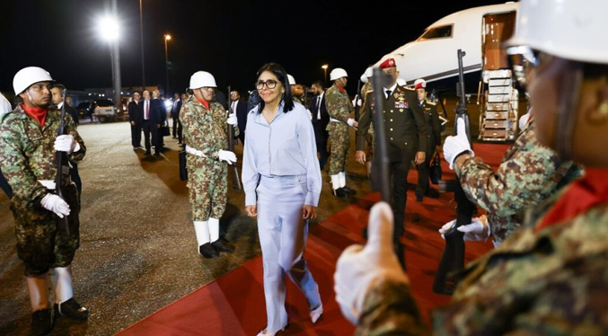 Delcy Rodríguez llega a Surinam para tratar agenda bilateral y cooperación estratégica