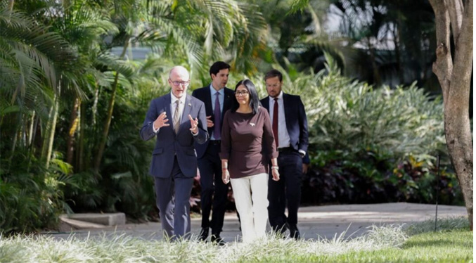 Delcy Rodríguez sostiene reunión con el encargado de negocios de Reino Unido en Caracas