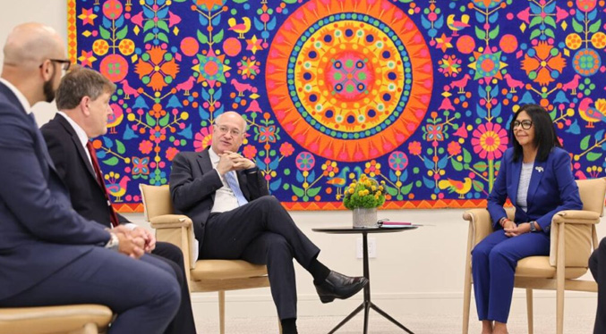 Delcy Rodríguez sostiene reunión con autoridades del BID en Nueva York