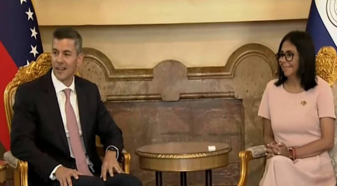 Presidente de Paraguay sostiene reunión con Delcy Rodríguez tras veinte meses sin relaciones con Venezuela