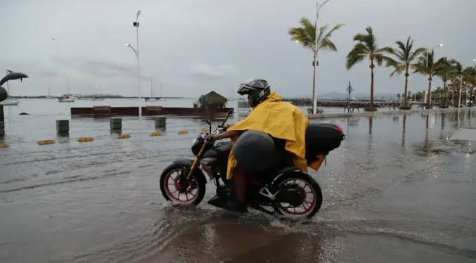 Depresión tropical en México amenaza con convertirse en huracán categoría 3