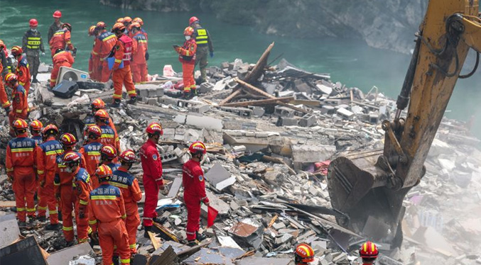 Lluvias dejan un desaparecido y casas derrumbadas en China