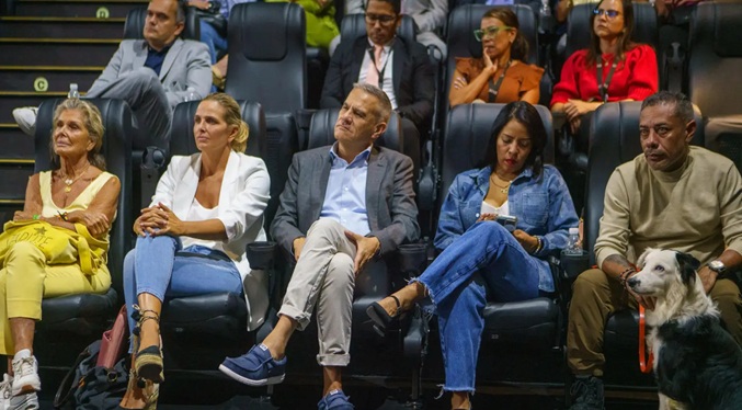 “Dos Orillas, un mismo Sol” celebra en Caracas una premier y la unión entre Canarias y Venezuela