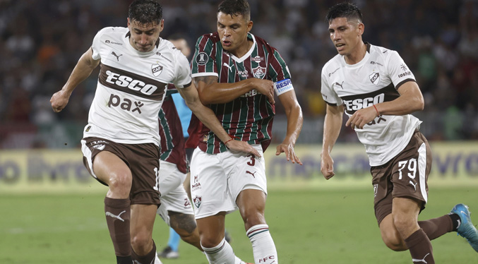 Fluminense vence sin apuros a Platense y mete un pie en semifinales