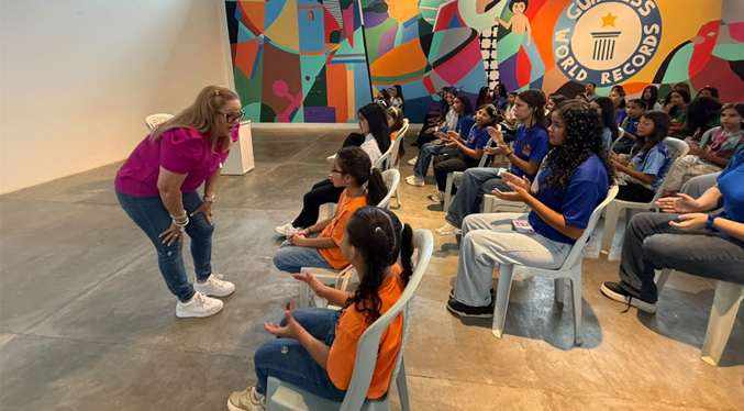 La gaitera Nelly Ávila sostuvo un emotivo encuentro con las niñas de las escuelas de gaita del IMGRA