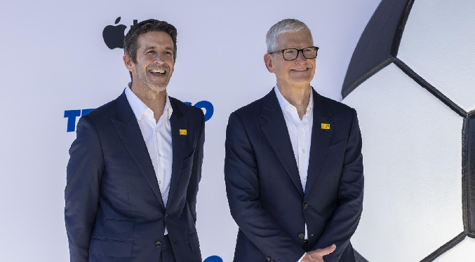 John Ternus asume liderazgo de Apple tras 15 años de mandato de Tim Cook