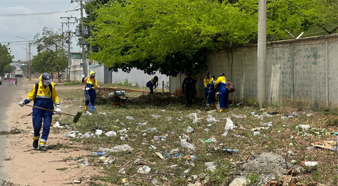 Despliegan jornada de saneamiento ambiental en el distribuidor La Chinita