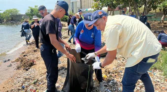 Trabajadores del IMA celebraron el Día Mundial de las Playas saneando orillas del Lago de Maracaibo
