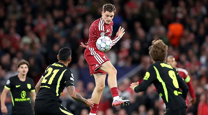 El Liverpool supera la maldición de Llorente