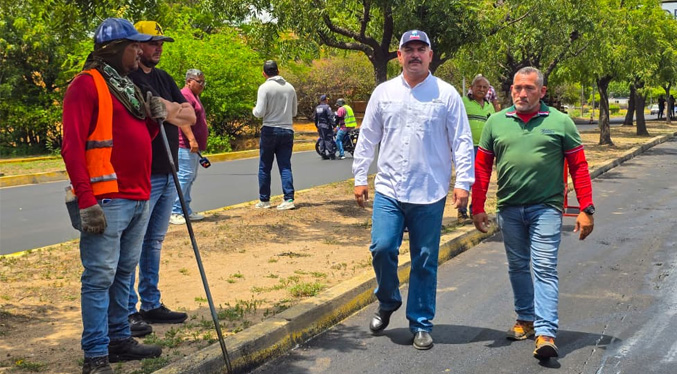 Gobernador Luis Caldera supervisa inicio del Plan de Asfaltado entre Maracaibo y San Francisco