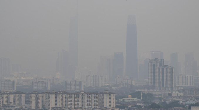 Malasia declara estado de emergencia por la niebla tóxica provocada por los incendios