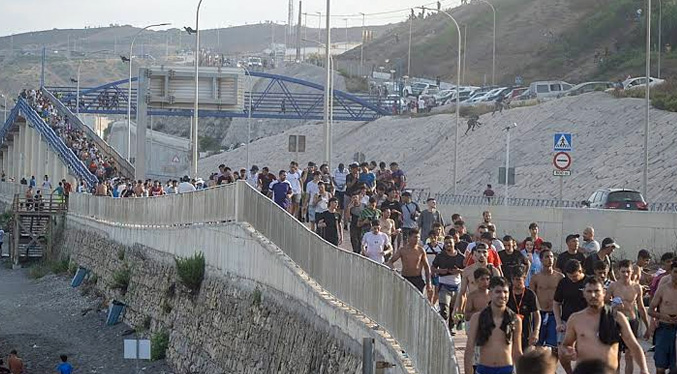 Jueza española investiga penalmente la entrada masiva de inmigrantes marroquíes en Ceuta