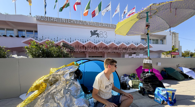 La IA tiene «peligro» pero también «ventajas», según el responsable de la Mostra de Venecia
