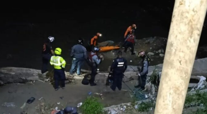 Fallece tras caer al río Guaire