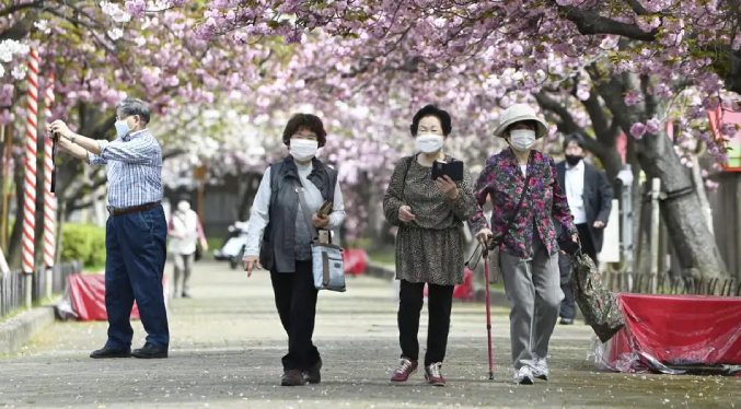 Japón reporta récord de más de 100.000 personas centenarias