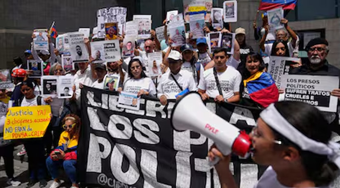 ONG pide al chavismo y a la oposición incluir a los presos políticos en agenda de diálogo