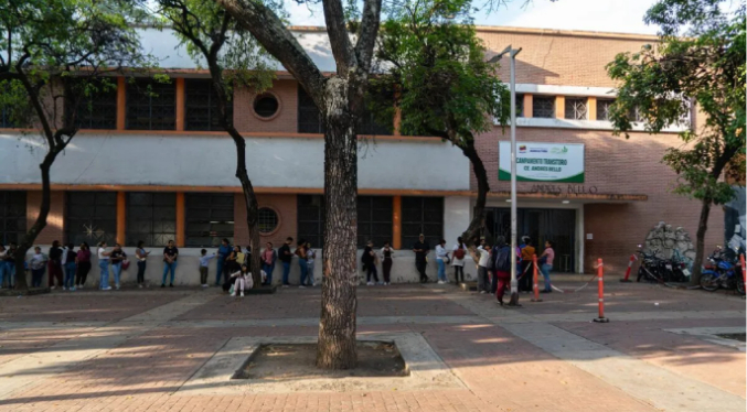 Ministro de Educación reporta una asistencia del 83 % en el inicio del año escolar 2026-2027