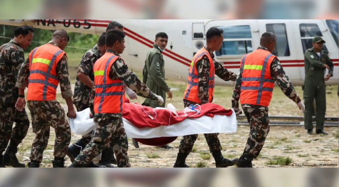 Nepal reporta dos rescates en un túnel a 10 días de la riada