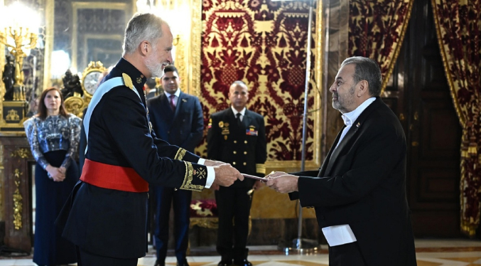 Nuevo embajador de Venezuela en España entrega sus credenciales al rey Felipe VI