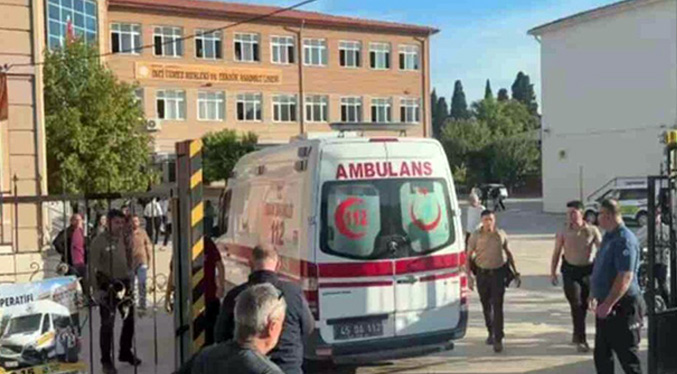Estudiante deja 10 heridos tras tiroteo en un colegio en Turquía
