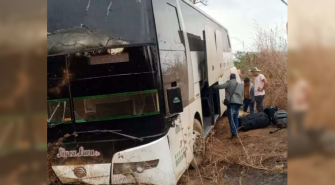 Vuelco de autobús deja tres muertos en la autopista José Antonio Páez