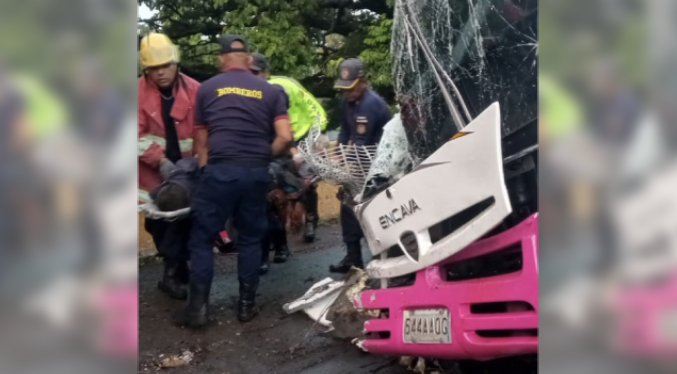 Accidente entre buses en la ARC deja tres muertos y un herido
