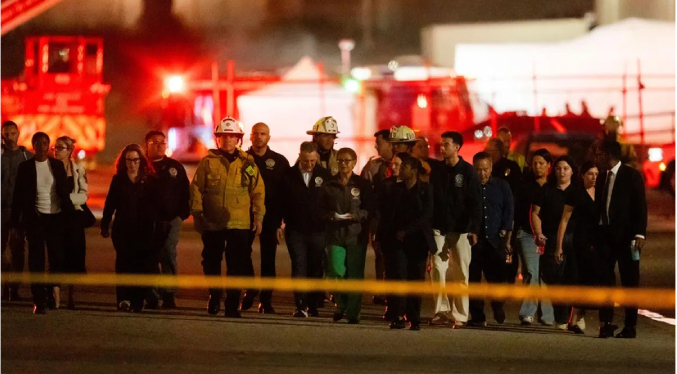 Helicóptero de noticias se estrella en Los Ángeles y mata a tres personas