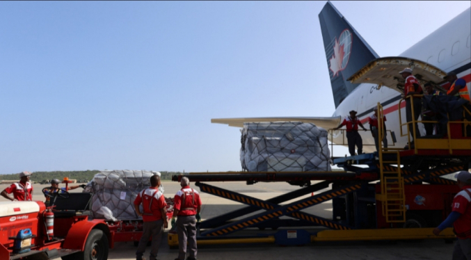La Embajada de Venezuela en España coordina el envío de siete toneladas de ayuda humanitaria al país