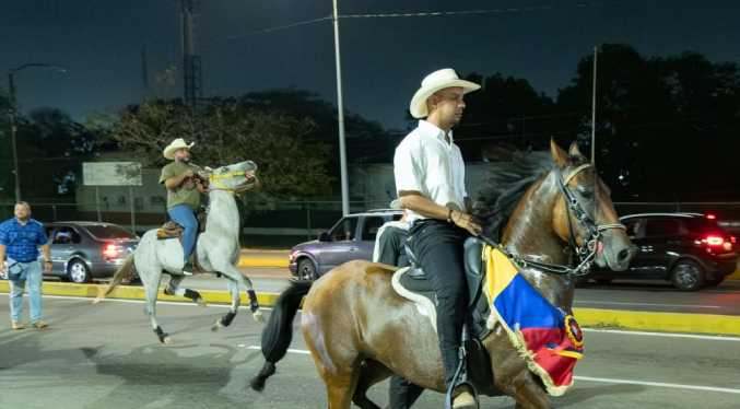 Vistosa exhibición de caballos de paso organizó la alcaldía de Maracaibo por aniversario de la ciudad