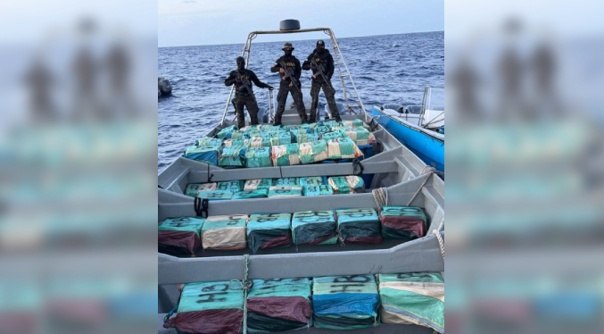 Honduras decomisa 1,6 toneladas de cocaína en aguas del Caribe