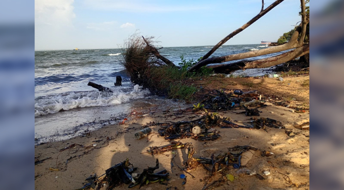 Activan protocolo ambiental para sanear las costas del Lago de Maracaibo tras derrame petrolero