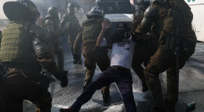 Casi 300 detenidos en Chile durante aniversario del golpe