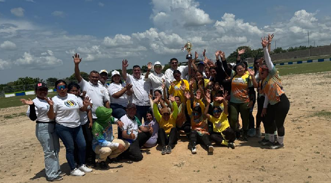 Alcalde Ely Ramón Atencio entrega rehabilitado estadio de Puentecito
