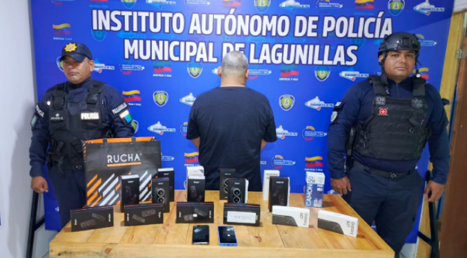 PoliLagunillas captura a empleado por hurtar 16 celulares de alta gama