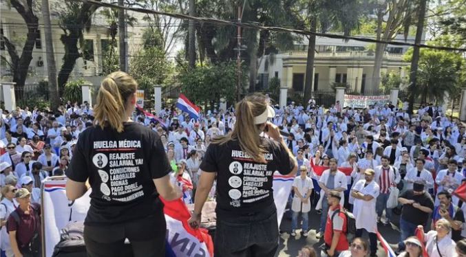 Médicos en Paraguay presentan renuncias masivas tras no llegar a un acuerdo con el Gobierno