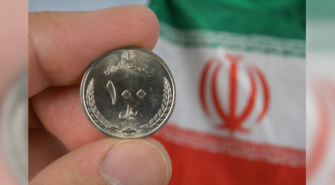 La moneda de Irán cae a nuevo mínimo récord mientras la guerra erosiona su economía