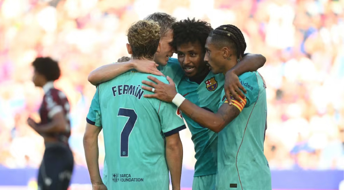 El Barcelona mantiene su paso arrollador en La Liga al vencer al Levante