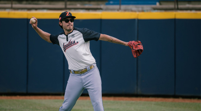 Lanzadores Dylan Covey, Will Kincanon y Michael Gómez se preparan para la temporada con Águilas