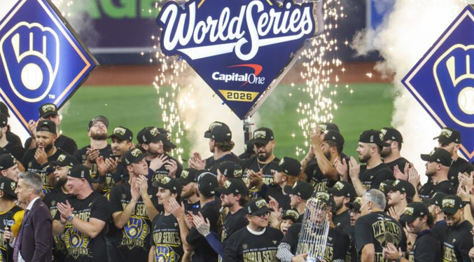 Cerveceros de Milwaukee gana la primera Serie Mundial de su historia con apoyo de los venezolanos