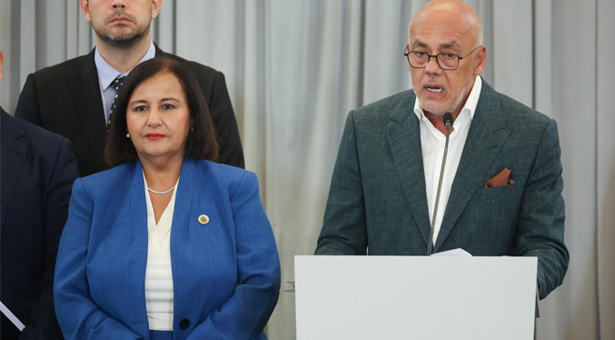 Chavismo y oposición acuerdan revisar la ley utilizada para las inhabilitaciones políticas