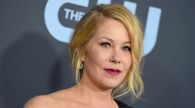 Christina Applegate sigue sin diagnóstico tras recibir la noticia que no tiene esclerosis múltiple