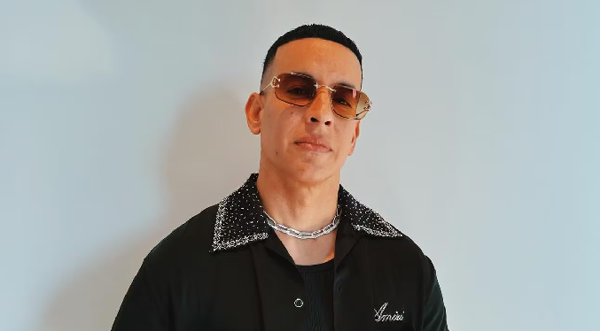 Daddy Yankee convierte el amor en el tema central de su nuevo álbum ‘La Postal’