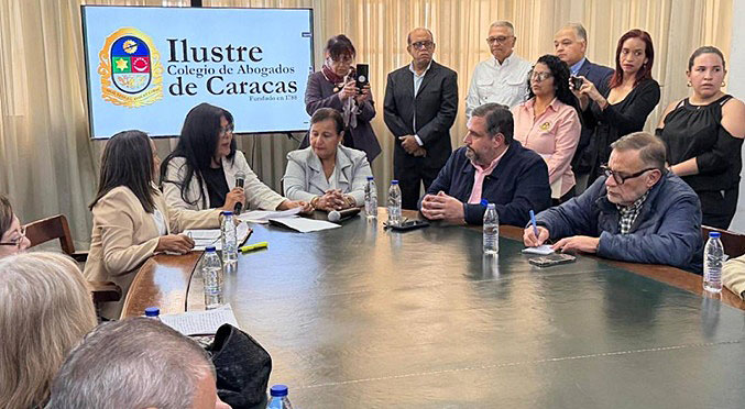 La oposición en el diálogo venezolano evalúa con abogados cambios en el sistema judicial